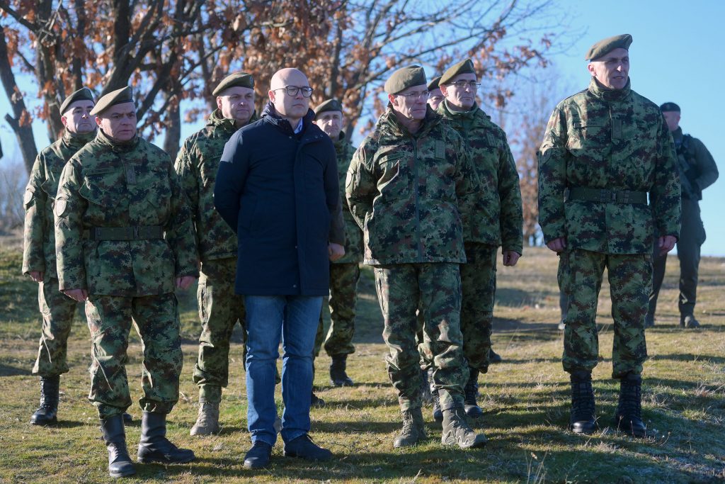 Министар Вучевић и генерал Мојсиловић на Божић са припадницима Војске Србије