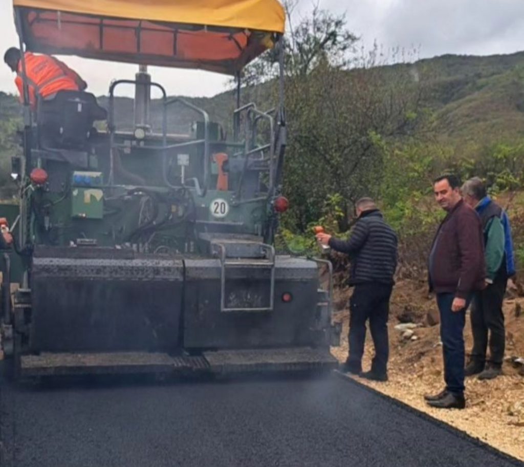 Звршено асфалтирање пута у селу Лопардинце