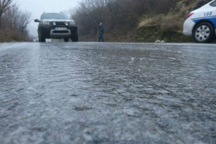 АМСС упозорава на могућу поледицу због кише и саветује пажљиву вожњу