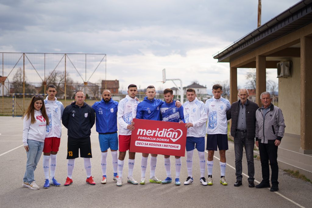 Za opstanak sporta na Kosovu i Metohiji: Meridian fondacija i Marko Simonović podržali FK Gracko (VIDEO)