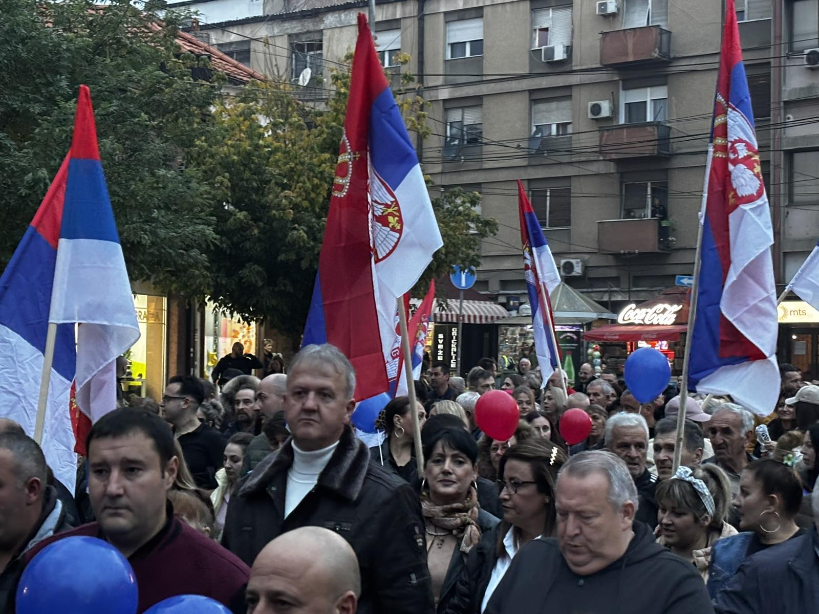 Парола данашње шетње је „Стабилност, мир и ред“