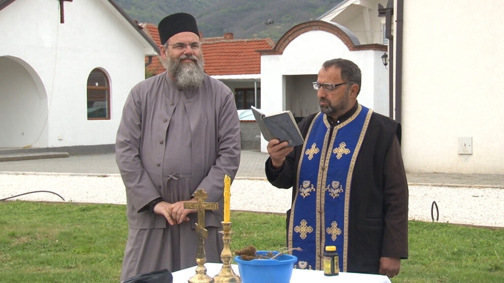 Црква у Лопардинцу добила лозу са Хиландара
