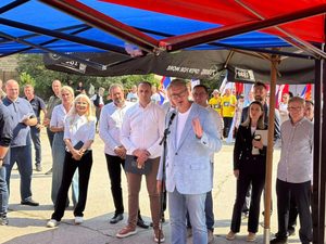 Вучић са мештанима села Лопардница у општини Бујановац